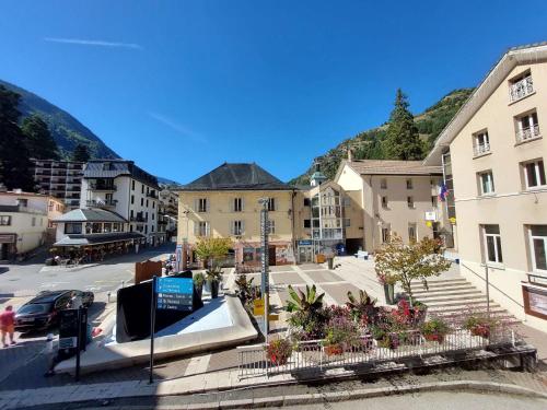 Appartement familial en centre-ville avec WiFi et animaux admis - FR-1-512-210 in Brides-les-Bains