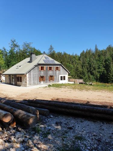 Auberge Les Enguenelles Lodges in Chatelblanc