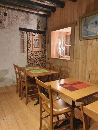 Auberge Les Enguenelles Lodges in Chatelblanc