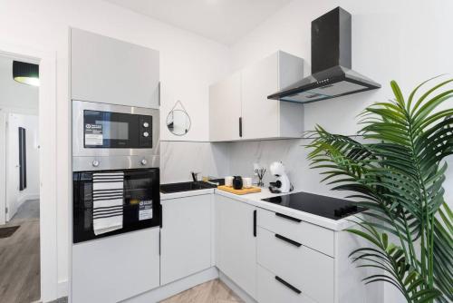 кухня, Modern 1 Bed Flat, Helensburgh. in Хеленсбург