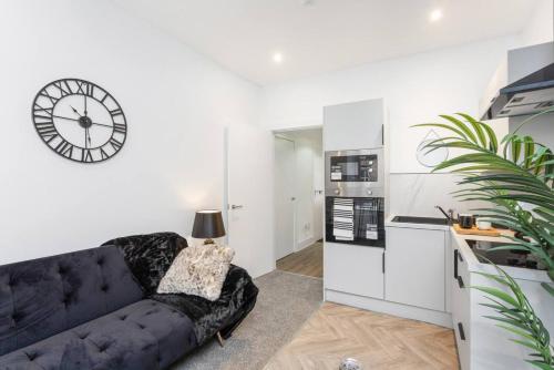 кухня, Modern 1 Bed Flat, Helensburgh. in Хеленсбург