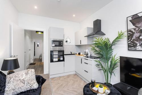 кухня, Modern 1 Bed Flat, Helensburgh. in Хеленсбург
