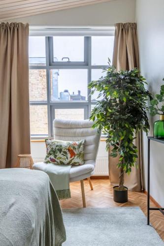 Scandi City Loft Jacuzzi Balcony AirCon - image 3