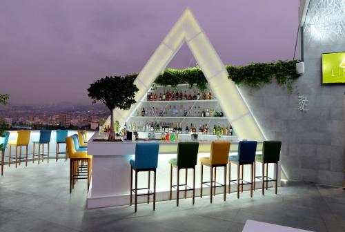 bar/salon, Urban Central Suites - Beirut in Dekouane