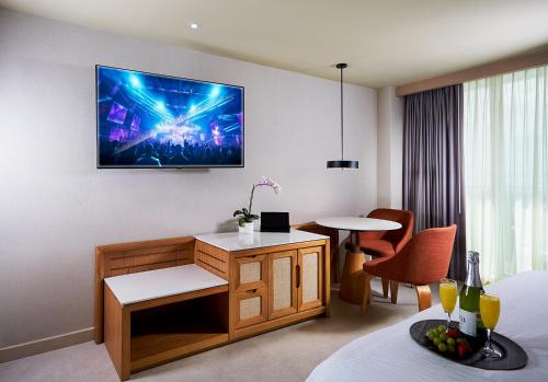 room detail thumbnail 1