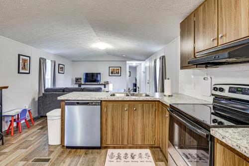 Riverfront Floral City Stay w/ Dock & Hot Tub! in Floral City