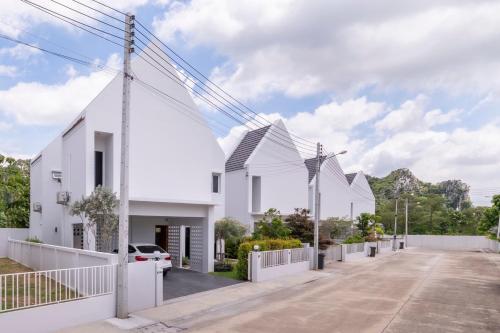 Private Courtyard Villa in Saraburi