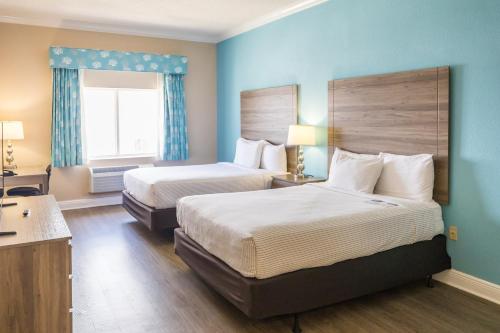 2 queen beds