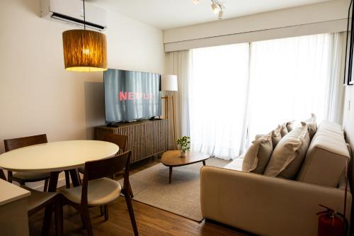 Modern 1BR, High-Speed WiFi, Shopping del Sol