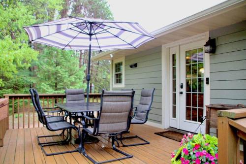 Family Friendly Home Cozy Charming near Trails & Live Music