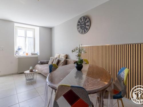 Gîte Lys-Haut-Layon, 3 pièces, 4 personnes - FR-1-622-20 (Gite de charme 4 pers avec spa privatif, terrasse, et equipements complets au cœur d'un village viti) in Nueil-sur-Layon