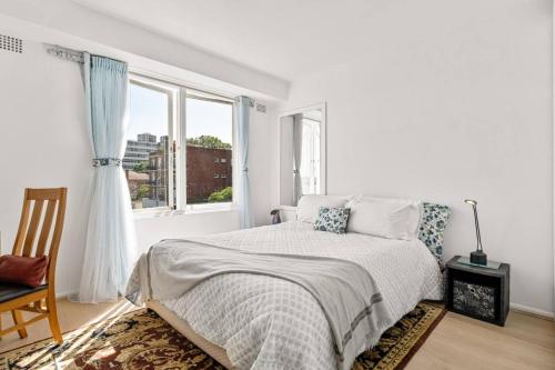 Darling Point Apartment with Harbour Bridge Views - image 8