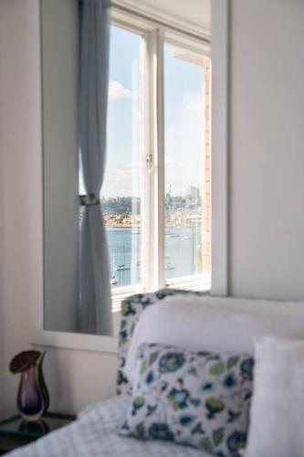 Darling Point Apartment with Harbour Bridge Views - image 13