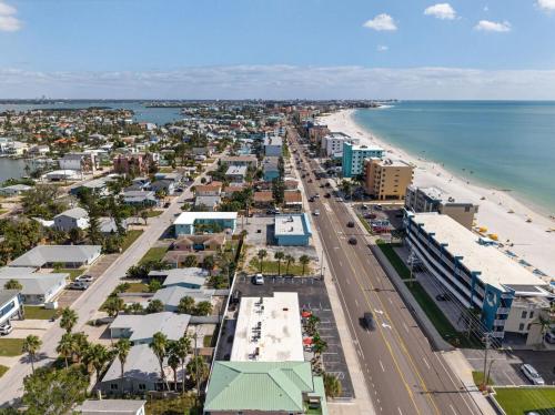 Sunset Beach Suites Unit 10 in Madeira Beach (Florida)