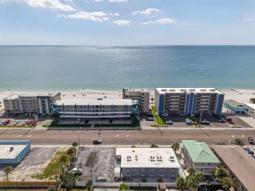 Sunset Beach Suites Unit 10 in Madeira Beach (Florida)