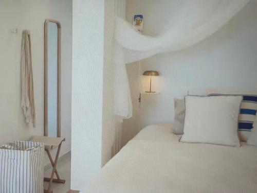 Sunny seaside stay — other in Estr. Francisco Rodrigues Jardim, Vila Baleira Portugal, 9400-024