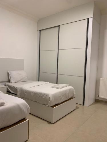 Luxurious 3 Bedroom Apartment in Heart of Amman - image 4