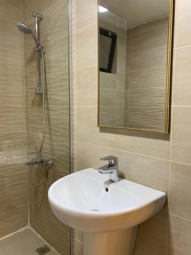 Luxurious 3 Bedroom Apartment in Heart of Amman - image 2