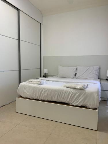 Luxurious 3 Bedroom Apartment in Heart of Amman - image 8