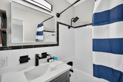 Park Shore Suites Unit 8 - image 4