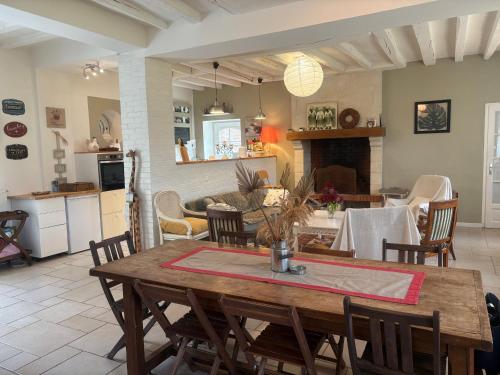 Les Touches - FR-1-410-172 (Gite spacieux renove en 1850 avec grand jardin, terrasse, jeux pour enfants et equipements modernes ) in Pontvallain