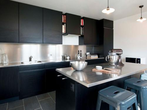 Grande Maison avec terrasse et proche rivière en Berry - FR-1-591-13 (Grande Maison avec terrasse et proche riviere en Berry - FR-1-591-13) in Badecon-Le-Pin