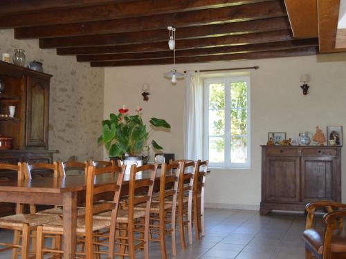 Gîte Tranzault, 4 pièces, 6 personnes - FR-1-591-111 (Ancienne ferme renovee au cœur de la Vallee Noire avec jardin clos, velos et equipements complets - ) in Sarzay