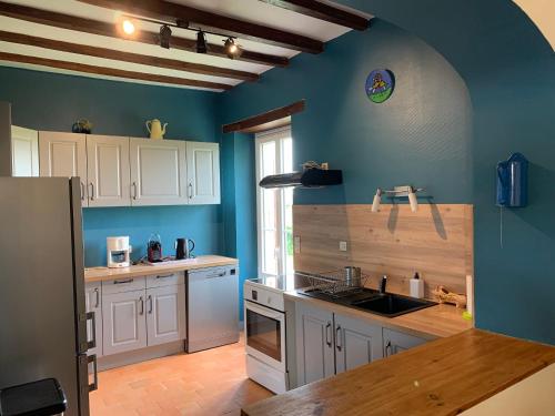 . Charmant Gîte Familial avec Grand Terrain, à Proximité de Fontgombault et de la Creuse