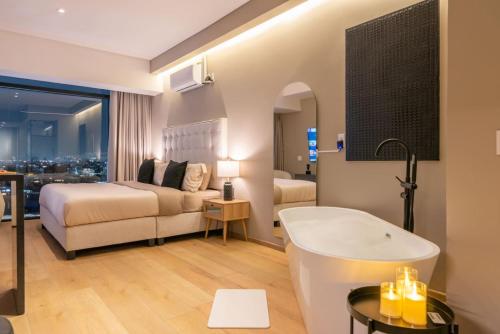 Design Suite Rooftop Pool, Gym, BBQ