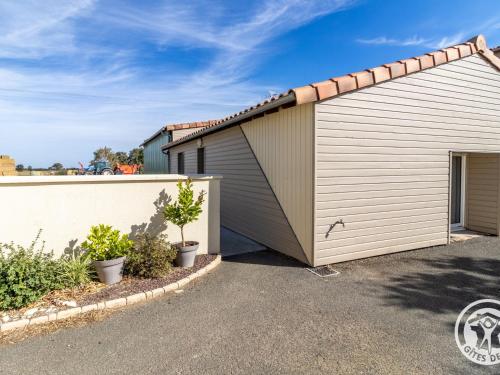 Gîte Lys-Haut-Layon, 2 pièces, 2 personnes - FR-1-622-21 (Gite cosy avec spa privatif, terrasse et parking, au cœur des vignobles du Layon, ideal pour couples) in Nueil-sur-Layon