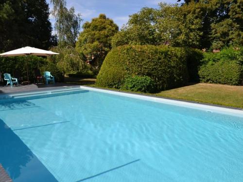 . Gîte spacieux avec piscine chauffée, wifi et tennis au bord de la Loire