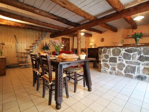 Gîte Saint-Front, 2 pièces, 6 personnes - FR-1-582-291 (Location authentique avec cheminee et toit de chaume, proche nature et activites a St-Front - FR-1-5) in Saint-Front
