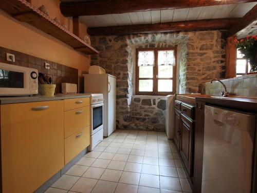 Gîte Saint-Front, 2 pièces, 6 personnes - FR-1-582-291 (Location authentique avec cheminee et toit de chaume, proche nature et activites a St-Front - FR-1-5) in Saint-Front