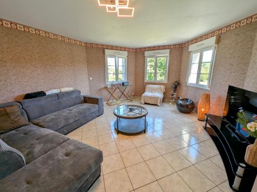 Gîte spacieux à Fretigney avec jardin et billard, idéal pour 8 pers. - FR-1-583-507 (Gite spacieux a Fretigney avec jardin et billard, ideal pour 8 pers. - FR-1-583-507) in Fretigney-et-Velloreille