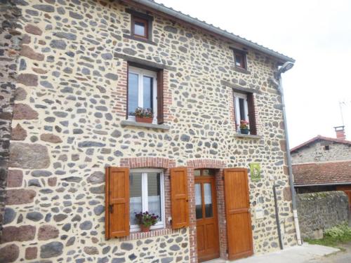 Maison de bourg restaurée avec cour privative au coeur d'un village paisible, proche gorges de l'Allier et sites historiques - FR-1-582-220 - Mazerat-Aurouze