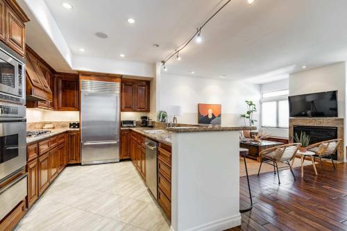 Your Home in San Diego - Two-Car Garage in San Diego, USA