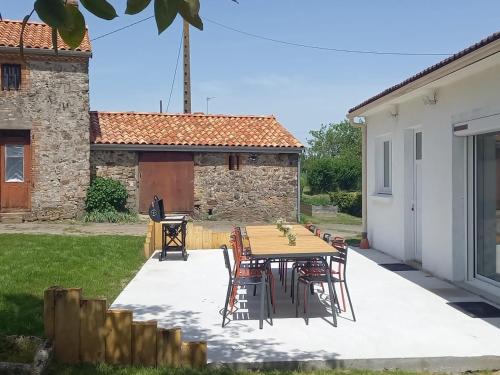 Grand gîte familial près du Puy du Fou, wifi, animaux admis, jardin - FR-1-622-96 gîte à louer La Brosse