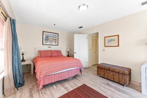 1302B St Thomas Square - main image