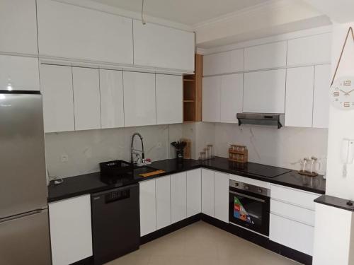 Appartement equipe Haut standing centre ville a louer au mois in Les Amicales