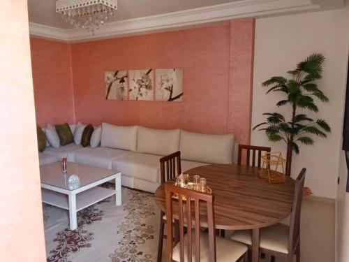 Appartement equipe Haut standing centre ville a louer au mois in Les Amicales