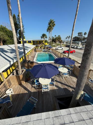Barefoot Bay Resort Motel - image 12