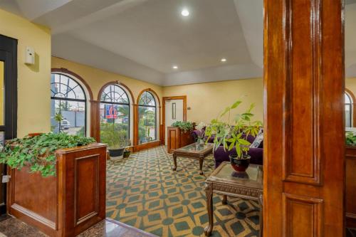 Lobby, Studio 6 Suites Pasadena, TX in Pasadena