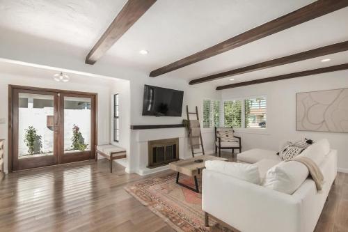 Baja Rosa- Private home w Casita and Heated Pool – khách sạn tại Camelback Corridor