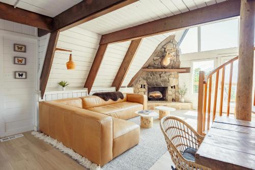 Big Mountain View! AFrame Hot Tub Location GSMNP! in Chalet Village, USA