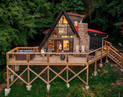 Big Mountain View! AFrame Hot Tub Location GSMNP! in Chalet Village, Vereinigte Staaten von Amerika