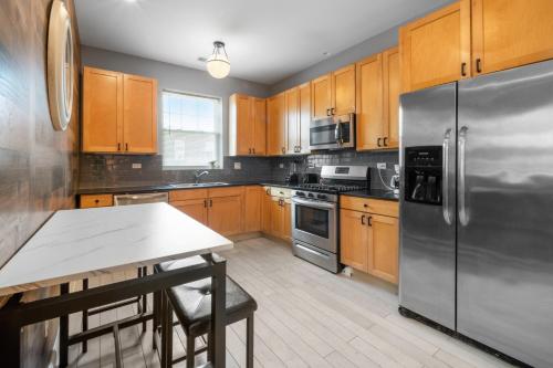 Kitchen, Kenwood Apartments, Downtown Hyde Park in Woodlawn