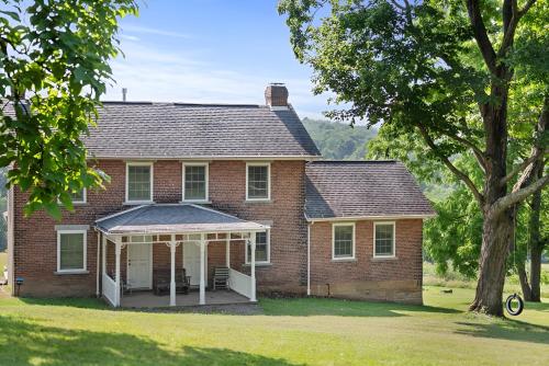 Serene 6BR country home on 325 acres ATV for rent in Weirton (WV)