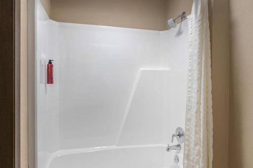 SureStay Hotel by Best Western Summersville - image 12