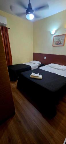 1 double bed, 1 twin bed