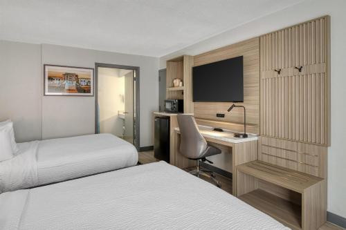 2 queen beds
